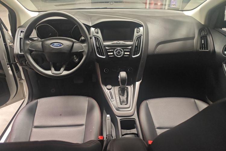 Used Ford Focus 2018 Hatchback Classic 1.6L Automatic Comfort Plus SmartDrive Edition Interior 3