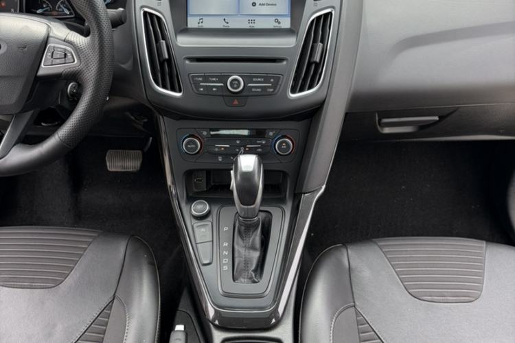 Used Ford Focus 2018 Sedan Classic EcoBoost 180 Automatic Elite Model Interior 3