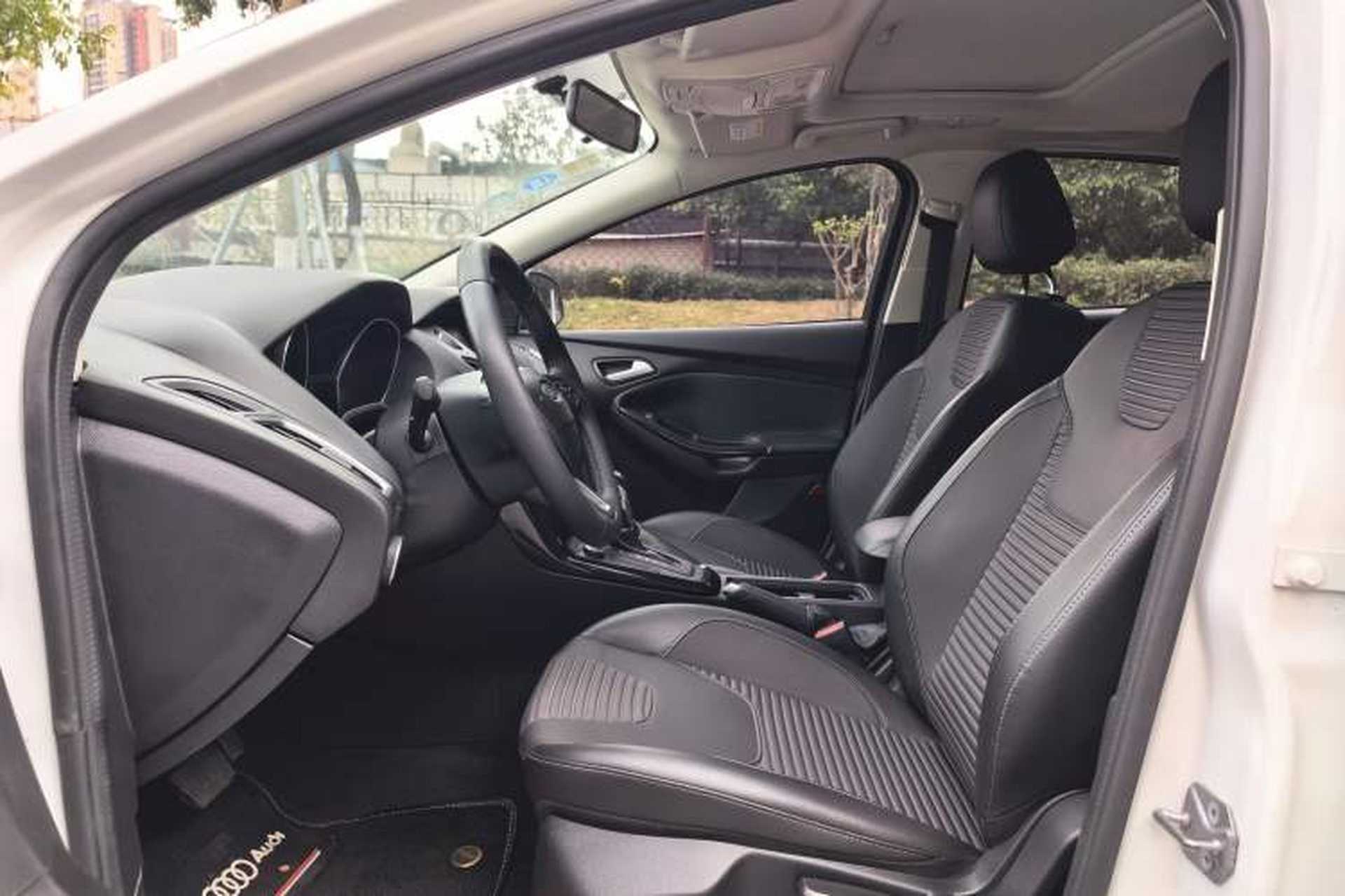 Used Ford Focus 2018 Hatchback Classic 1.6L Automatic Trendy SmartDrive Edition Interior 3