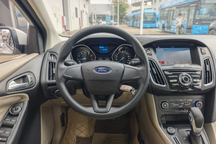Used Ford Focus 2018 Sedan Classic 1.6L Automatic Comfort Plus Smart Drive Version Interior 3