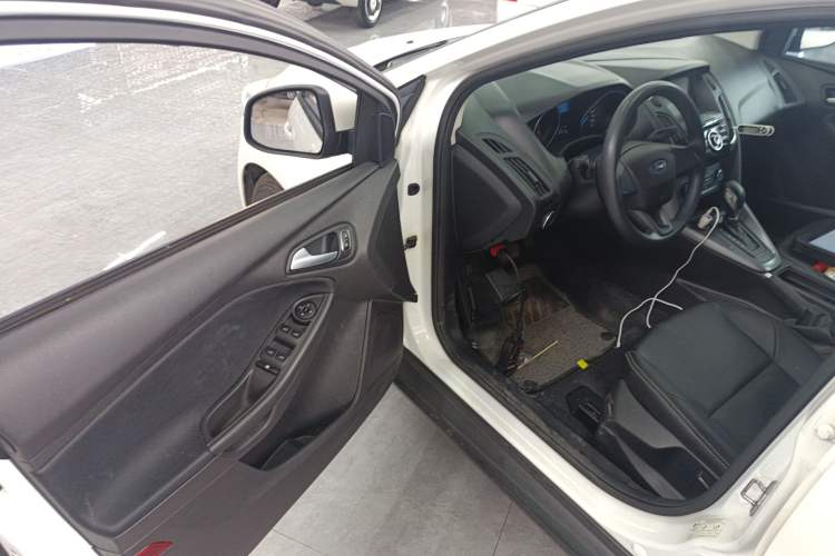 Used Ford Focus 2018 Hatchback Classic 1.6L Automatic Comfort Plus SmartDrive Edition Interior 3