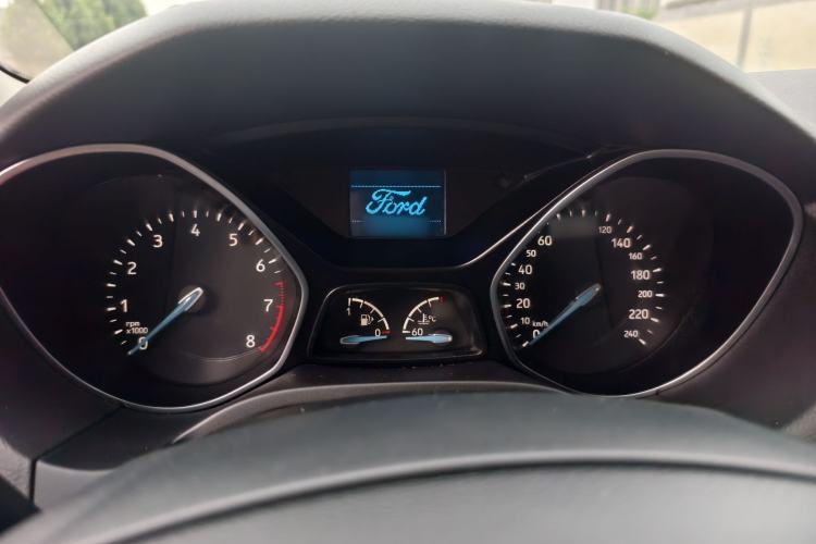 Used Ford Focus 2018 Hatchback Classic 1.6L Manual Fashion Edition SmartDrive Version Interior 4