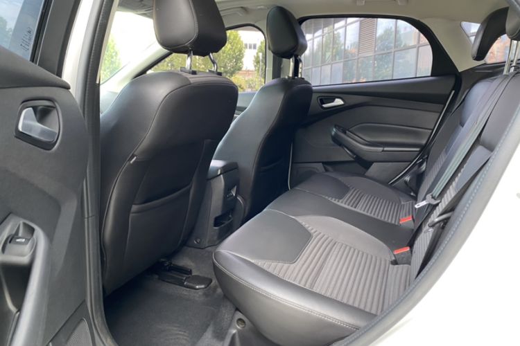 Used Ford Focus 2018 Hatchback Classic 1.6L Manual Fashion Edition SmartDrive Version Interior 4