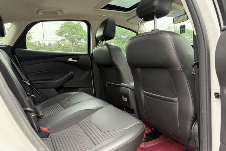 Used Ford Focus 2018 Hatchback Classic EcoBoost 180 Automatic Elite Model Interior 4