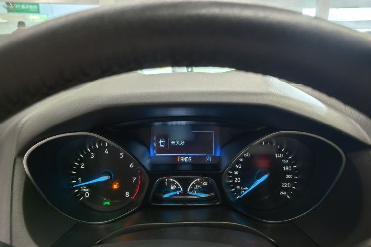 Used Ford Focus 2018 Sedan Classic EcoBoost 180 Automatic Elite Model Interior 4