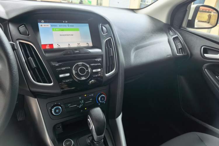 Used Ford Focus 2018 Hatchback Classic 1.6L Automatic Comfort Plus SmartDrive Edition Interior 4