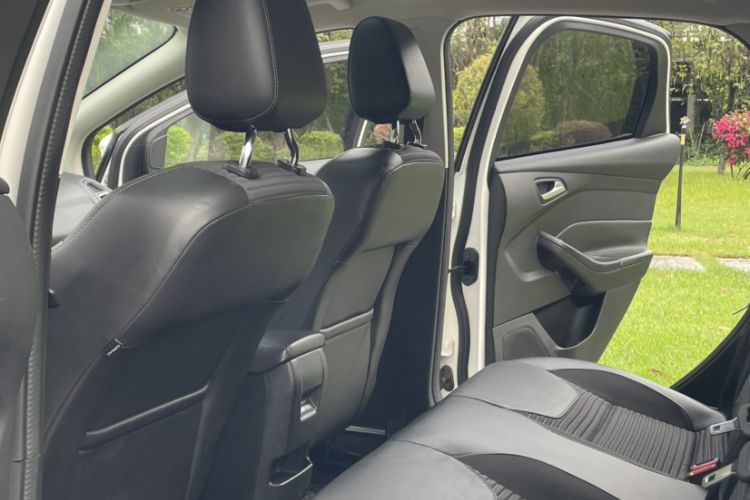 Used Ford Focus 2018 Sedan Classic 1.6L Automatic Trendy SmartDrive Edition Interior 4