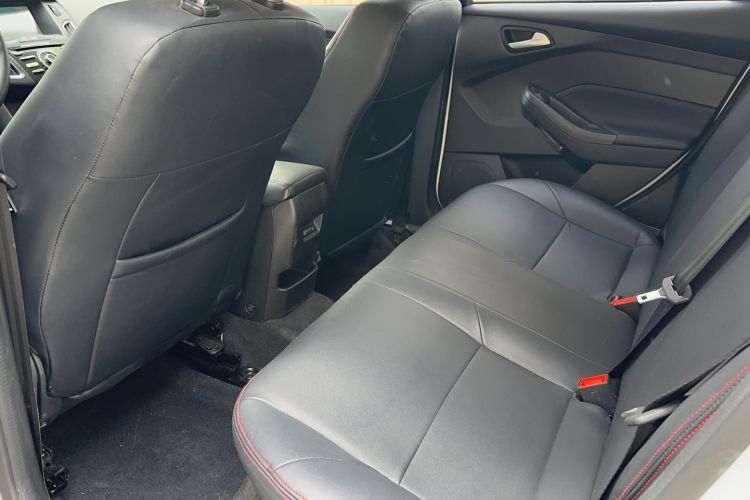 Used Ford Focus 2018 Hatchback Classic 1.6L Automatic Comfort Plus SmartDrive Edition Interior 4