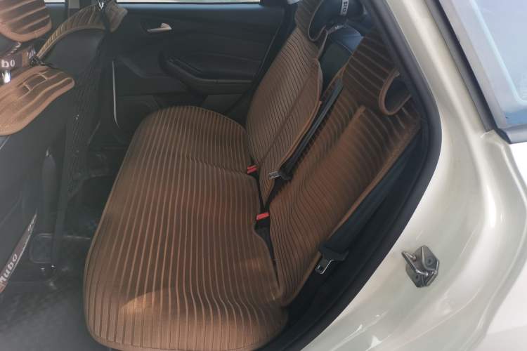 Used Ford Focus 2018 Sedan Classic 1.6L Manual Fashion Edition SmartDrive Version Interior 4