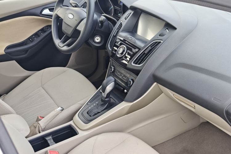 Used Ford Focus 2018 Sedan Classic 1.6L Automatic Comfort Plus Smart Drive Version Interior 4