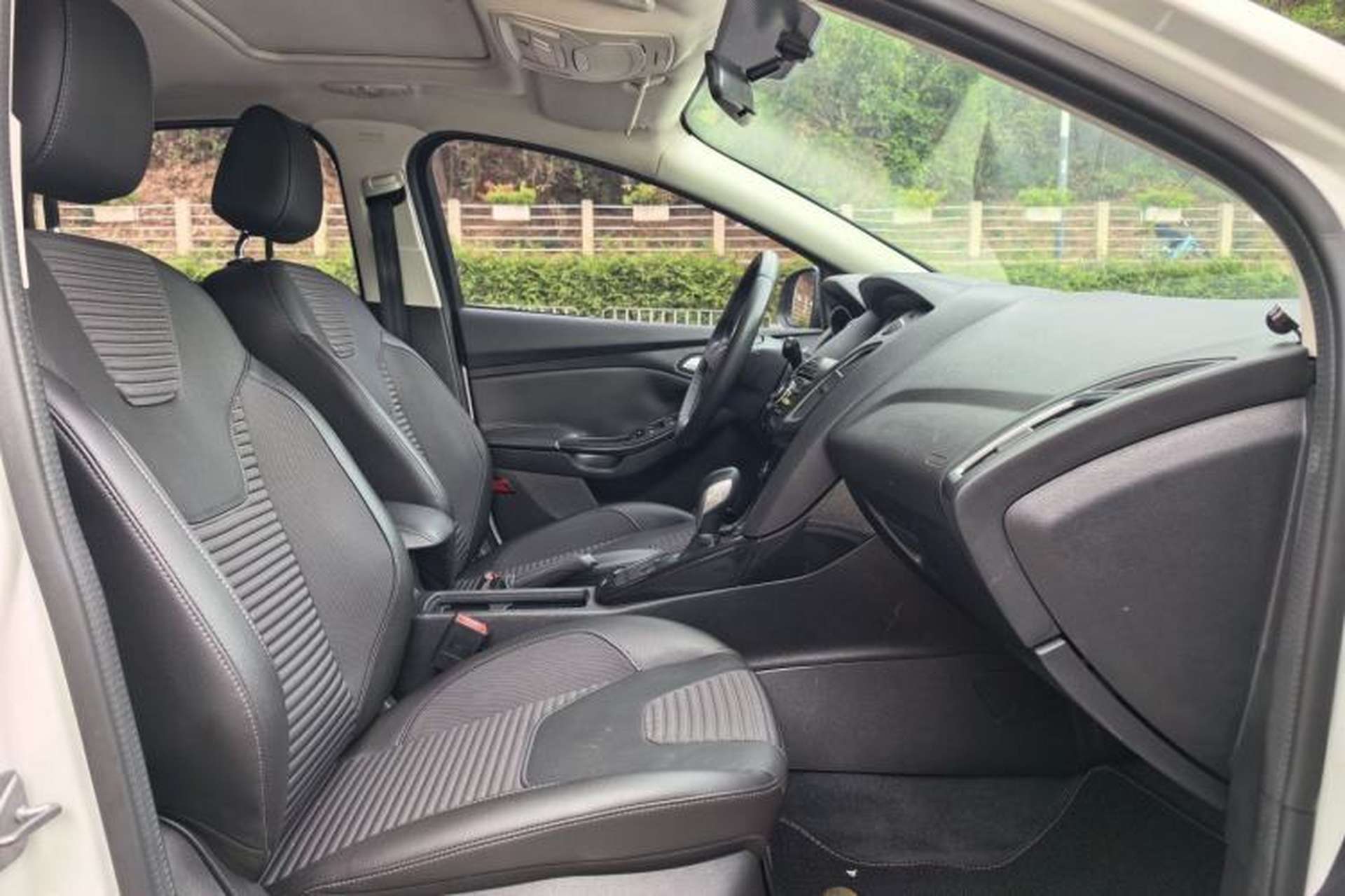 Used Ford Focus 2018 Hatchback Classic 1.6L Automatic Trendy SmartDrive Edition Interior 4