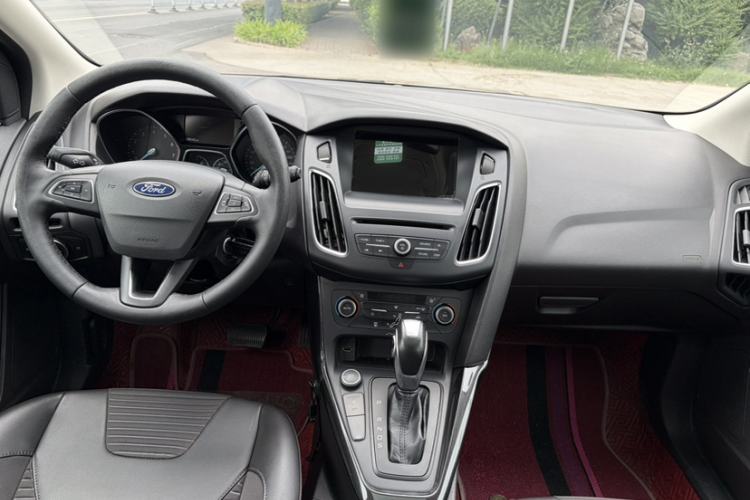 Used Ford Focus 2018 Hatchback Classic EcoBoost 180 Automatic Elite Model Interior 5
