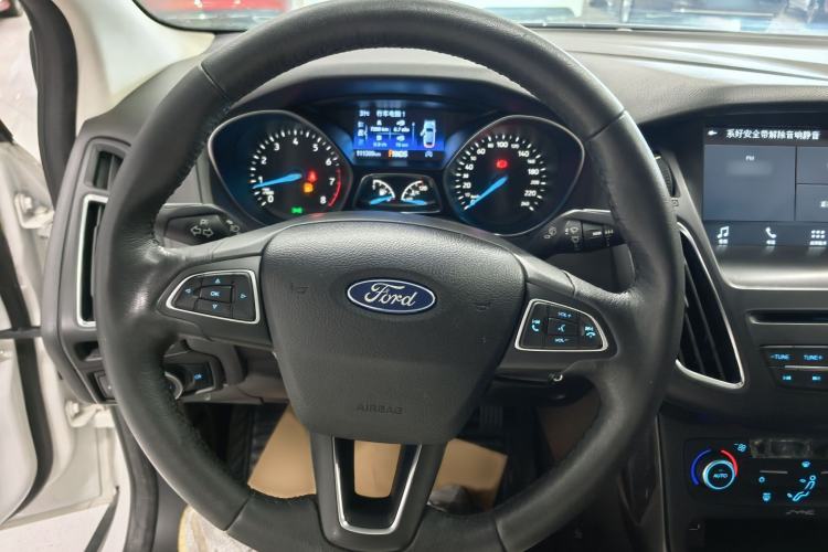 Used Ford Focus 2018 Sedan Classic EcoBoost 180 Automatic Elite Model Interior 5