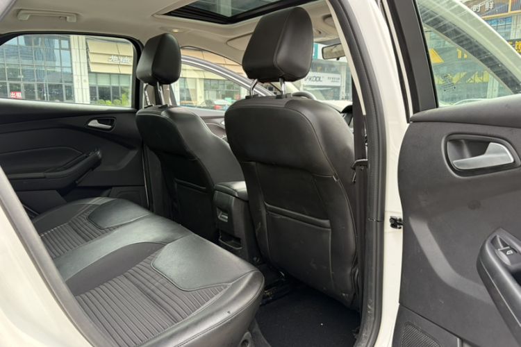 Used Ford Focus 2018 Sedan Classic EcoBoost 180 Automatic Elite Model Interior 5