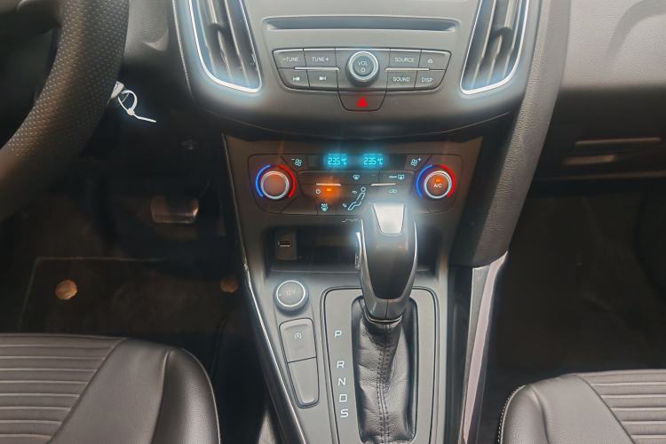 Used Ford Focus 2018 Hatchback Classic EcoBoost 180 Automatic Elite Model Interior 6