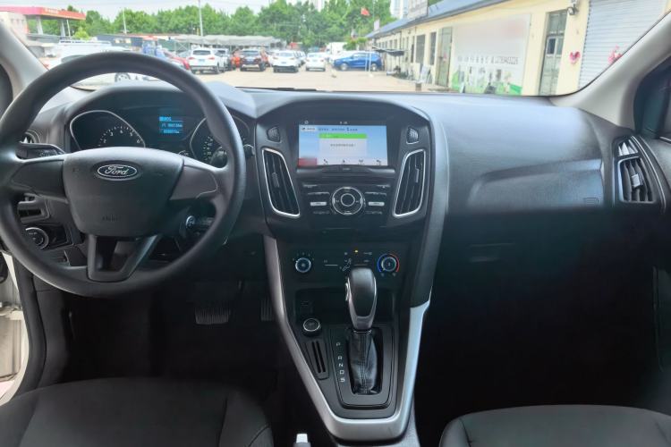 Used Ford Focus 2018 Hatchback Classic 1.6L Automatic Comfort Plus SmartDrive Edition Interior 6
