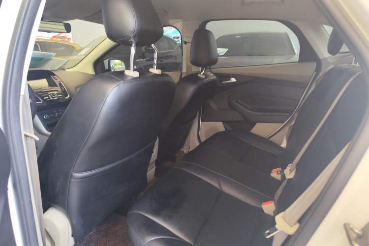 Used Ford Focus 2018 Sedan Classic 1.6L Automatic Comfort Plus Smart Drive Version Interior 6
