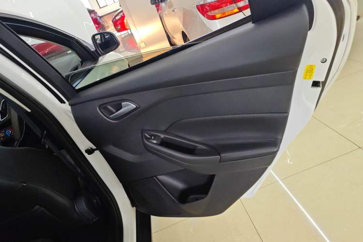 Used Ford Focus 2018 Hatchback Classic 1.6L Automatic Trendy SmartDrive Edition Interior 6