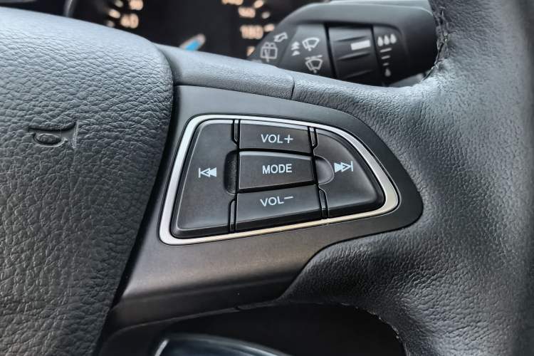 Used Ford Focus 2018 Hatchback Classic 1.6L Automatic Trendy SmartDrive Edition Interior 6