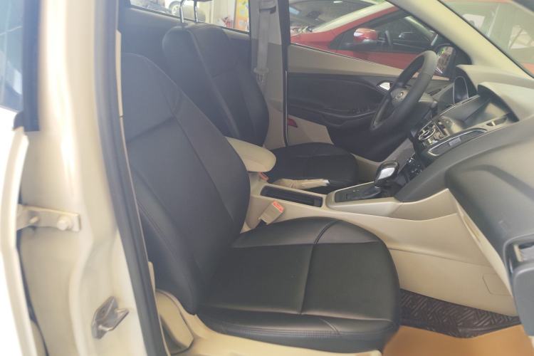Used Ford Focus 2018 Sedan Classic 1.6L Automatic Comfort Plus Smart Drive Version Interior 7