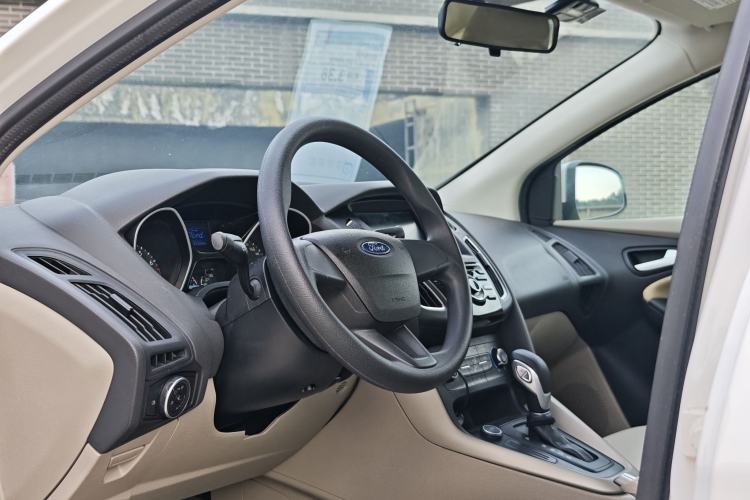 Used Ford Focus 2018 Sedan Classic 1.6L Automatic Comfort Plus Smart Drive Version Interior 7