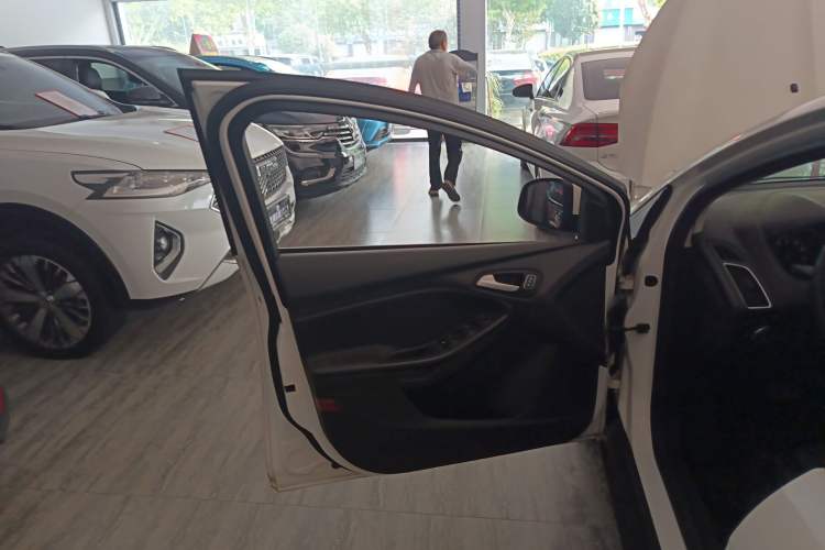 Used Ford Focus 2018 Hatchback Classic 1.6L Automatic Trendy SmartDrive Edition Left Front Door Interior