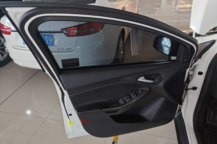 Used Ford Focus 2018 Sedan Classic EcoBoost 180 Automatic Elite Model Left Front Door Interior