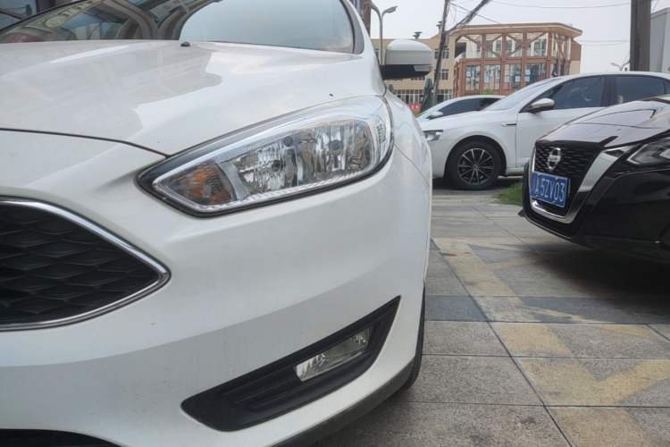 Used Ford Focus 2018 Hatchback Classic 1.6L Automatic Trendy SmartDrive Edition Left Front Headlight