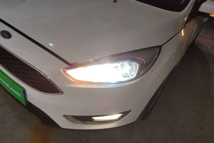 Used Ford Focus 2018 Hatchback Classic EcoBoost 180 Automatic Elite Model Left Front Headlight