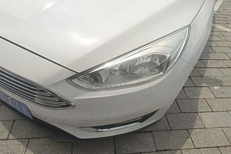 Used Ford Focus 2018 Sedan Classic 1.6L Automatic Trendy SmartDrive Edition Left Front Headlight