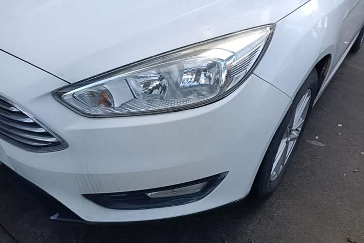 Used Ford Focus 2018 Sedan Classic 1.6L Automatic Trendy SmartDrive Edition Left Front Headlight