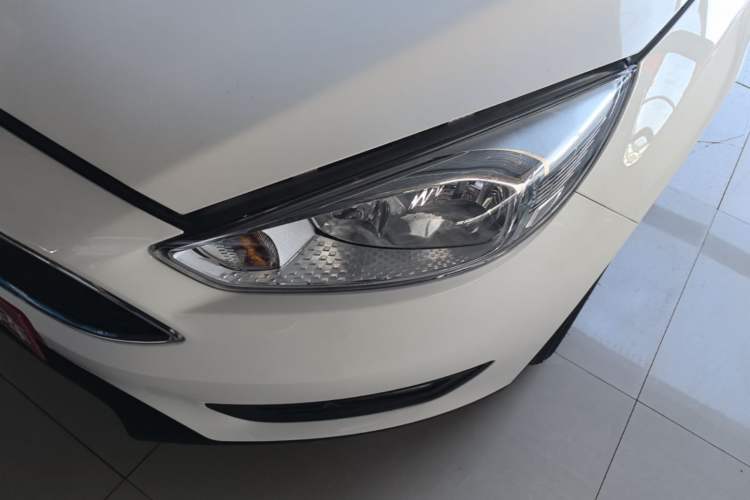 Used Ford Focus 2018 Hatchback Classic 1.6L Automatic Trendy SmartDrive Edition Left Front Headlight