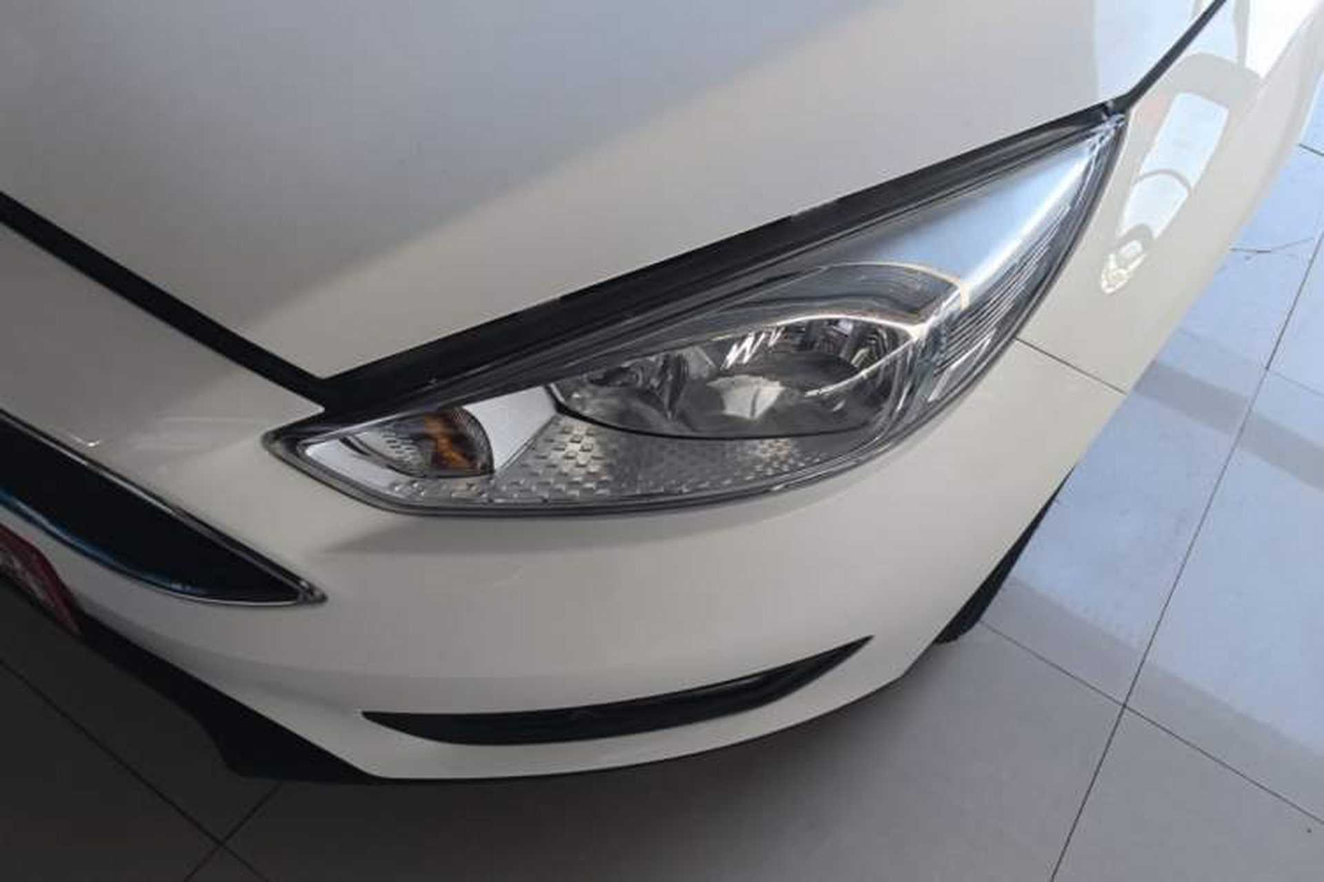 Used Ford Focus 2018 Hatchback Classic 1.6L Automatic Trendy SmartDrive Edition Left Front Headlight