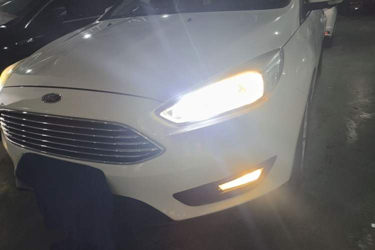 Used Ford Focus 2018 Sedan Classic 1.6L Automatic Trendy SmartDrive Edition Left Front Headlight