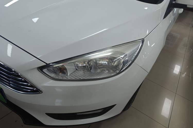 Used Ford Focus 2018 Sedan Classic 1.6L Automatic Trendy SmartDrive Edition Left Front Headlight