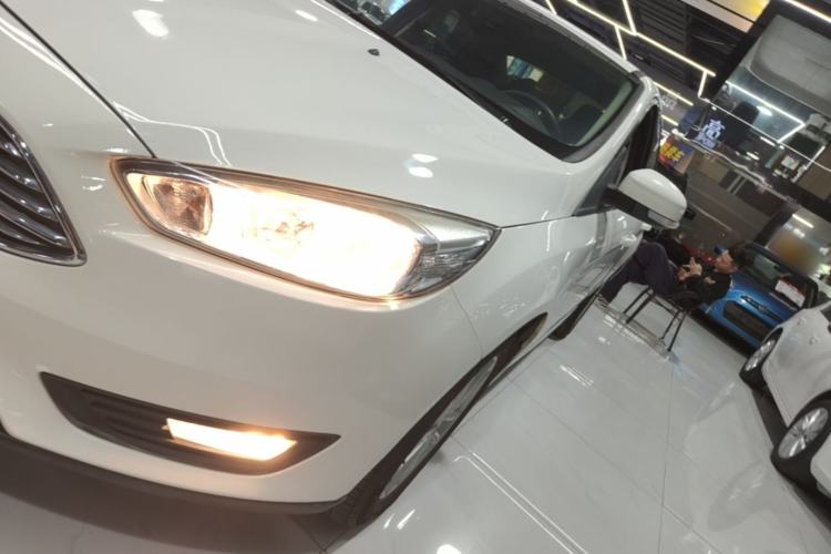 Used Ford Focus 2018 Sedan Classic 1.6L Automatic Trendy SmartDrive Edition Left Front Headlight
