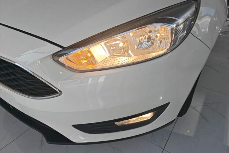 Used Ford Focus 2018 Two-Door Classic EcoBoost 125 Automatic Supercharged Style SmartDrive Edition Left Front Headlight