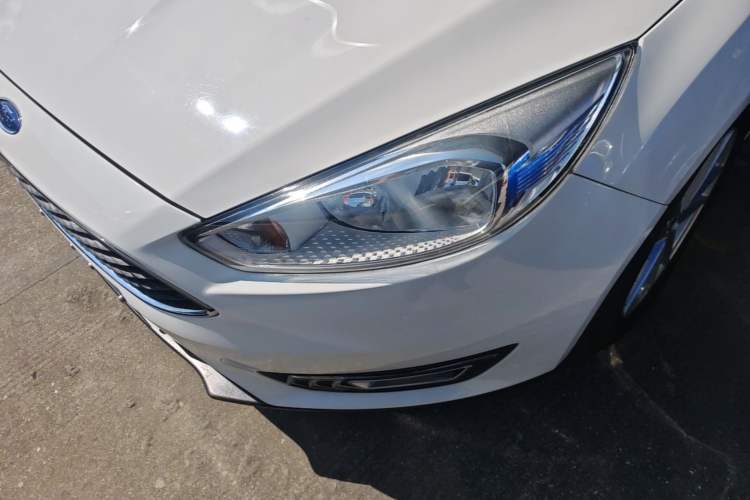 Used Ford Focus 2018 Hatchback Classic 1.6L Automatic Trendy SmartDrive Edition Left Front Headlight
