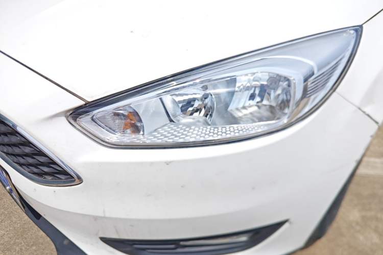 Used Ford Focus 2018 Hatchback Classic 1.6L Automatic Trendy SmartDrive Edition Left Front Headlight