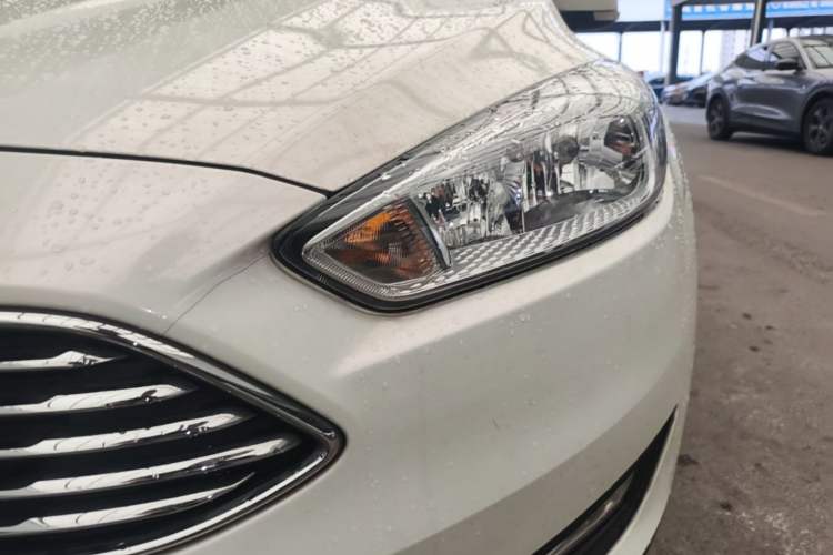 Used Ford Focus 2018 Sedan Classic 1.6L Automatic Trendy SmartDrive Edition Left Front Headlight