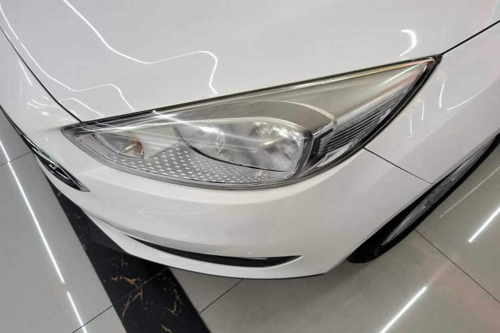 Used Ford Focus 2018 Sedan Classic 1.6L Automatic Trendy SmartDrive Edition Left Front Headlight