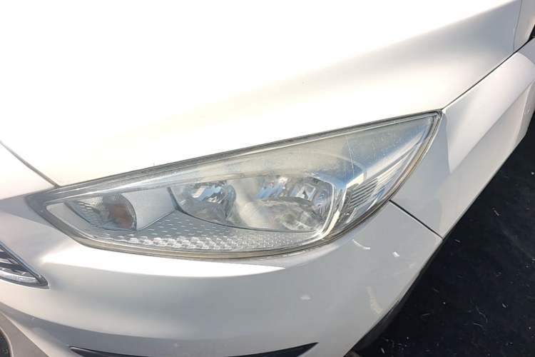 Used Ford Focus 2018 Hatchback Classic 1.6L Automatic Trendy SmartDrive Edition Left Front Headlight
