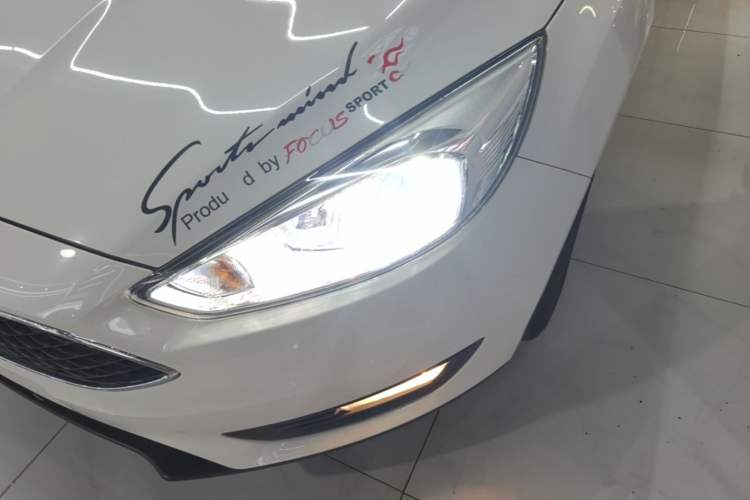 Used Ford Focus 2018 Hatchback Classic 1.6L Automatic Trendy SmartDrive Edition Left Front Headlight
