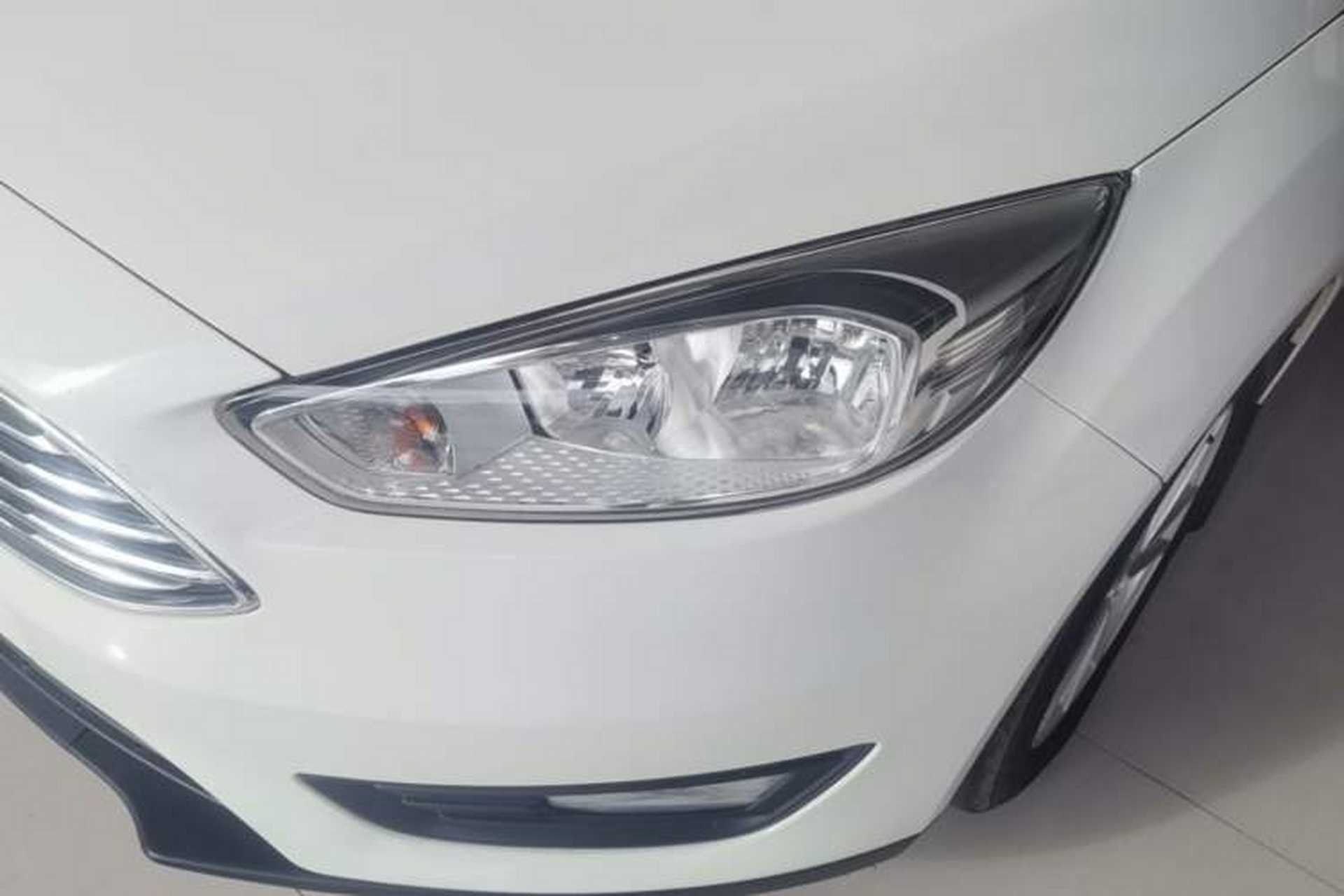 Used Ford Focus 2018 Sedan Classic 1.6L Automatic Trendy SmartDrive Edition Left Front Headlight