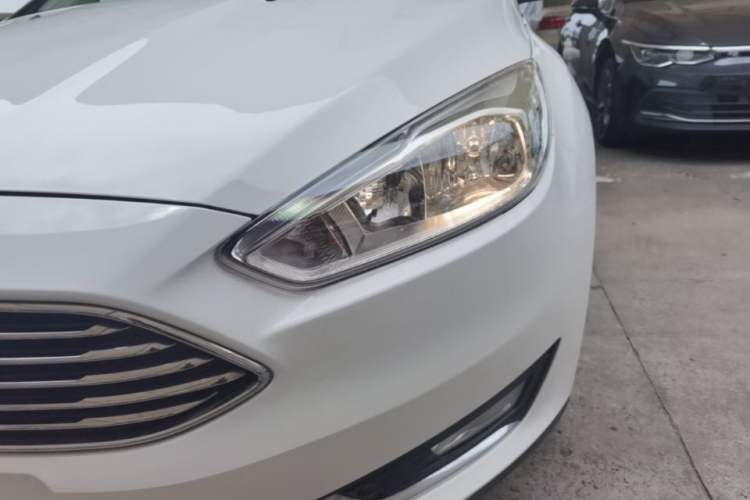 Used Ford Focus 2018 Sedan Classic EcoBoost 180 Automatic Elite Model Left Front Headlight