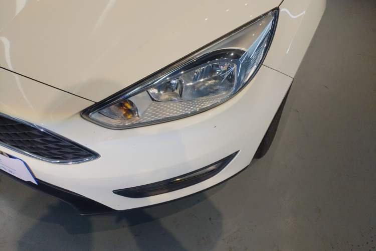 Used Ford Focus 2018 Hatchback Classic 1.6L Automatic Trendy SmartDrive Edition Left Front Headlight