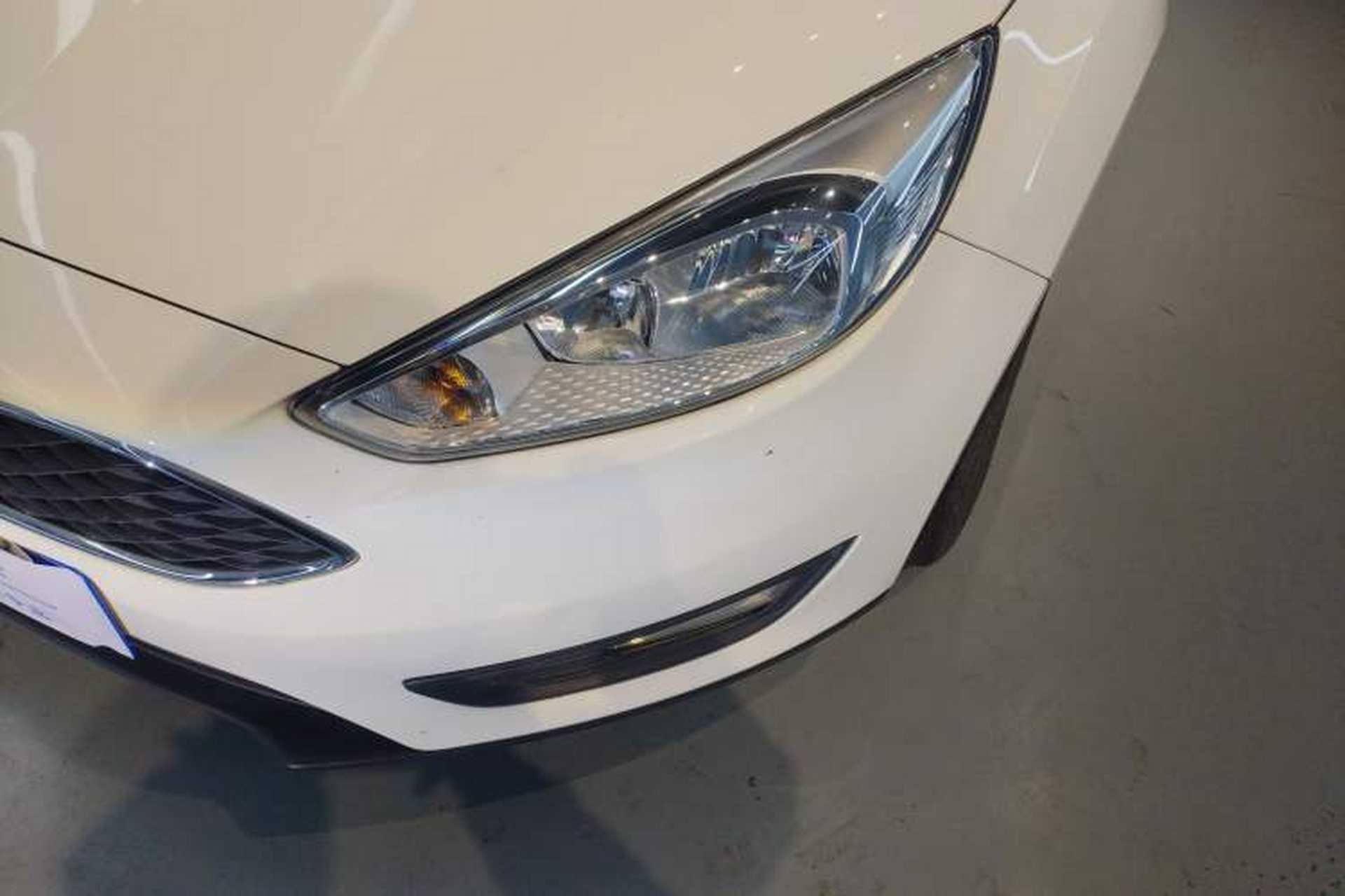 Used Ford Focus 2018 Hatchback Classic 1.6L Automatic Trendy SmartDrive Edition Left Front Headlight