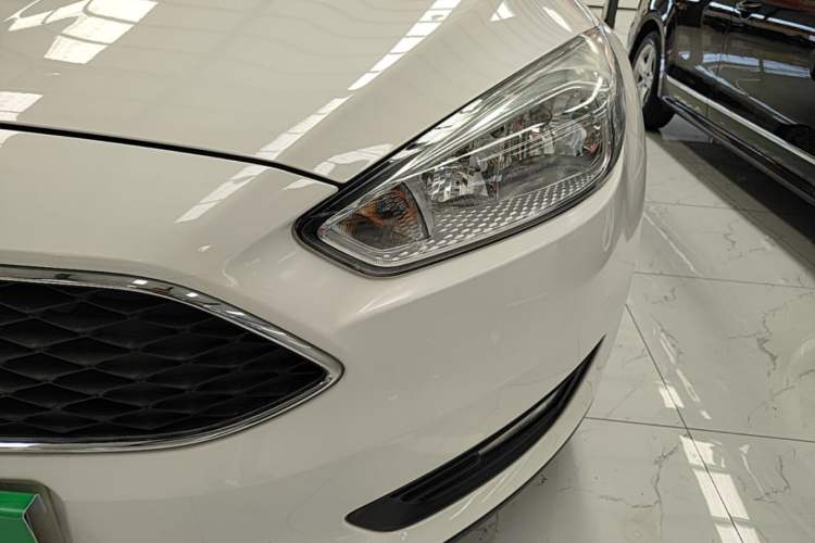 Used Ford Focus 2018 Hatchback Classic 1.6L Automatic Trendy SmartDrive Edition Left Front Headlight