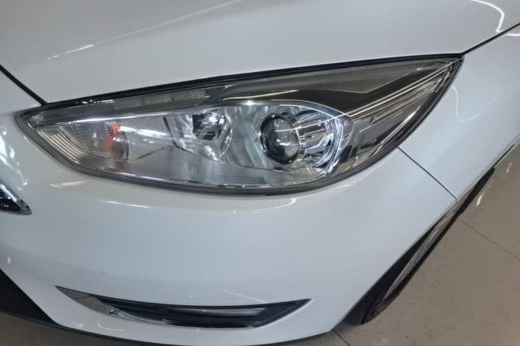 Used Ford Focus 2018 Sedan Classic EcoBoost 180 Automatic Elite Model Left Front Headlight