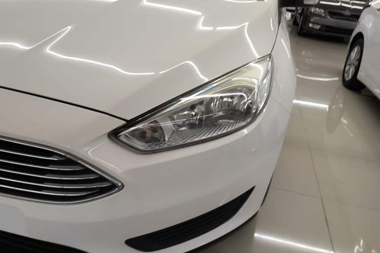 Used Ford Focus 2018 Sedan Classic 1.6L Automatic Comfort Plus Smart Drive Version Left Front Headlight